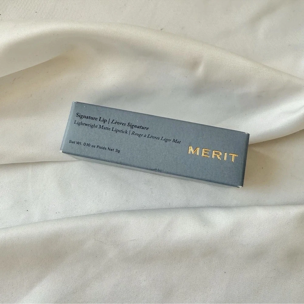 MERIT SIGNATURE LIP Lightweight Lipstick SHADE SUNDAY - Picture 2 of 3